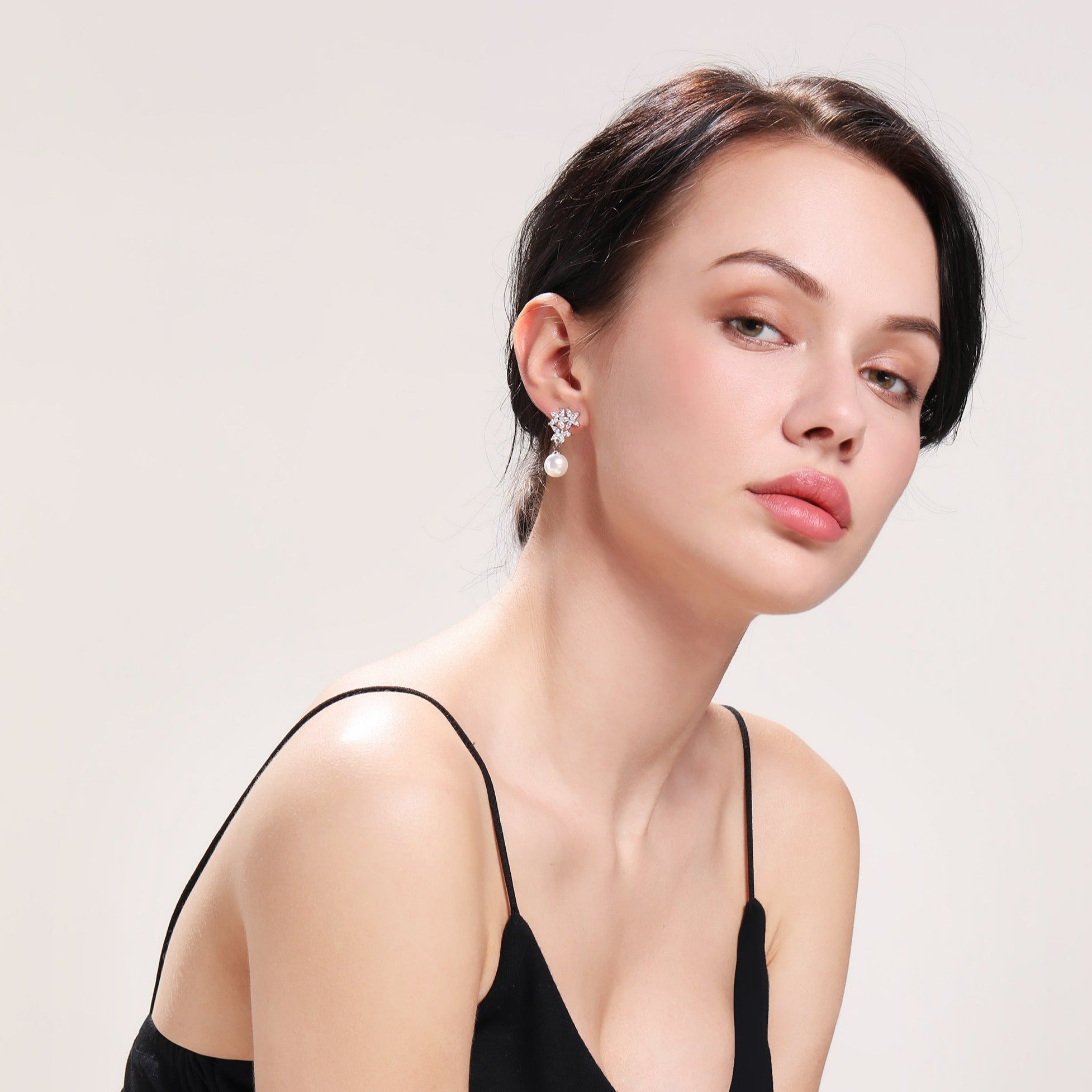 Hayley Pearl Earrings